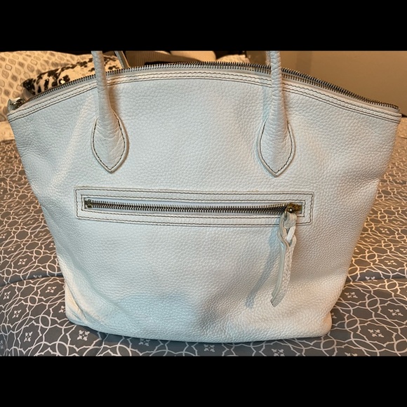 Dooney & Bourke white large shoulder bag. - Picture 2 of 11